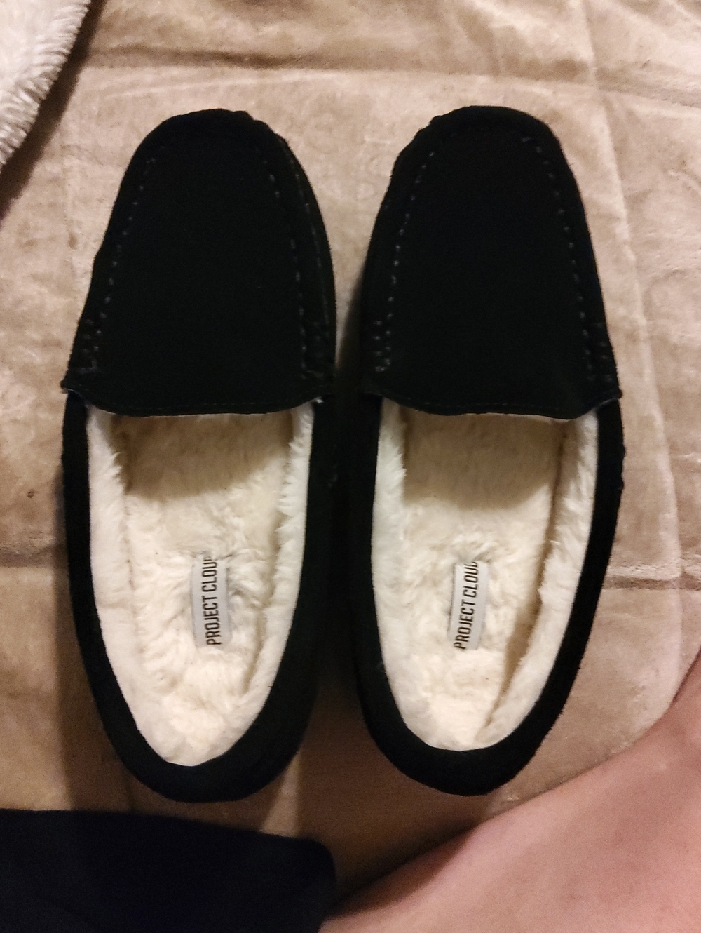 Project Cloud Women’s Black Faux-Fur Lined Moccasins